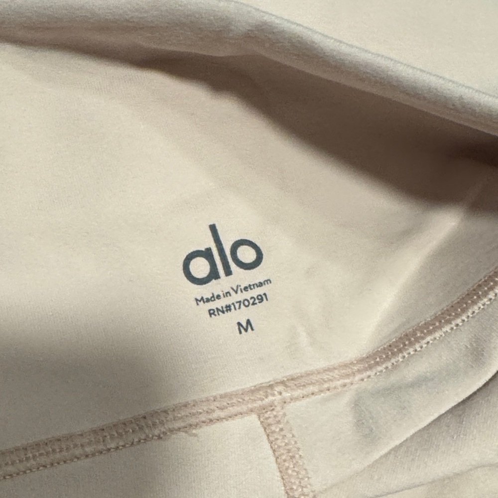 ALO Yoga Women's Light Pink Bike Shorts - Picture 3 of 4
